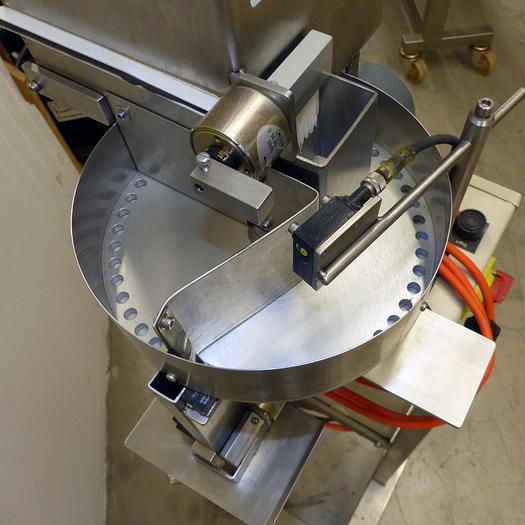 Used used Counting machine made of stainless steel for small balls with a diameter of approx. 6 mm.