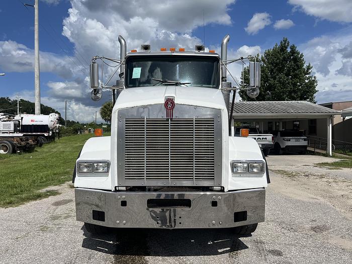 Used 2005 Kenworth T800 Tri-Axle Roll-Off Truck