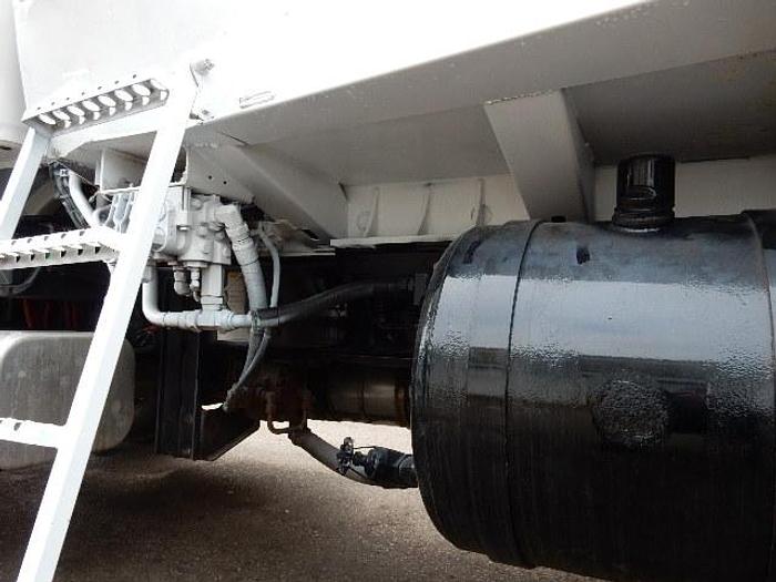 Used 2009 Freightliner M2-106