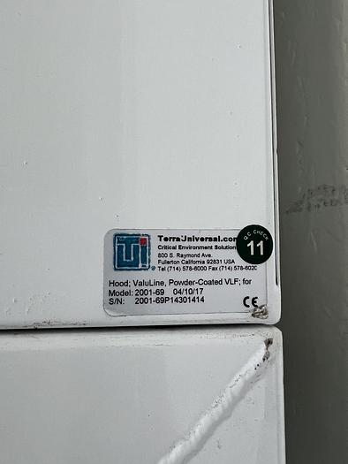 Used Terra Universal 2001-69 ValuLine Vertical 30" x 36" x 73" Laminar Flow Station