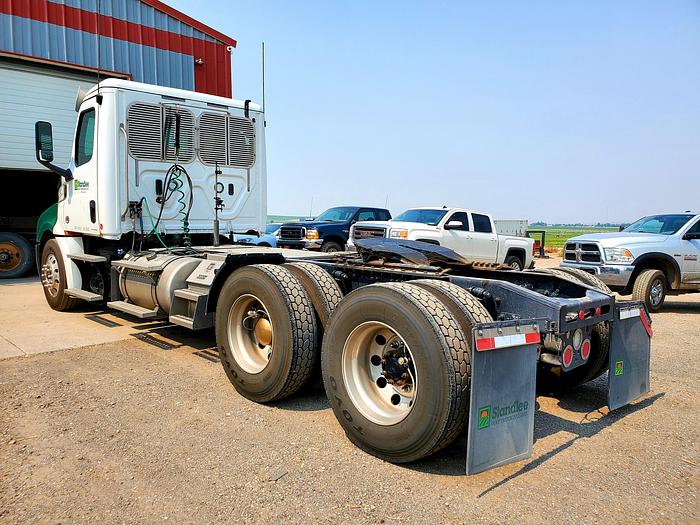 Used 2018 Freightliner Cascadia 126 Day Cab Truck