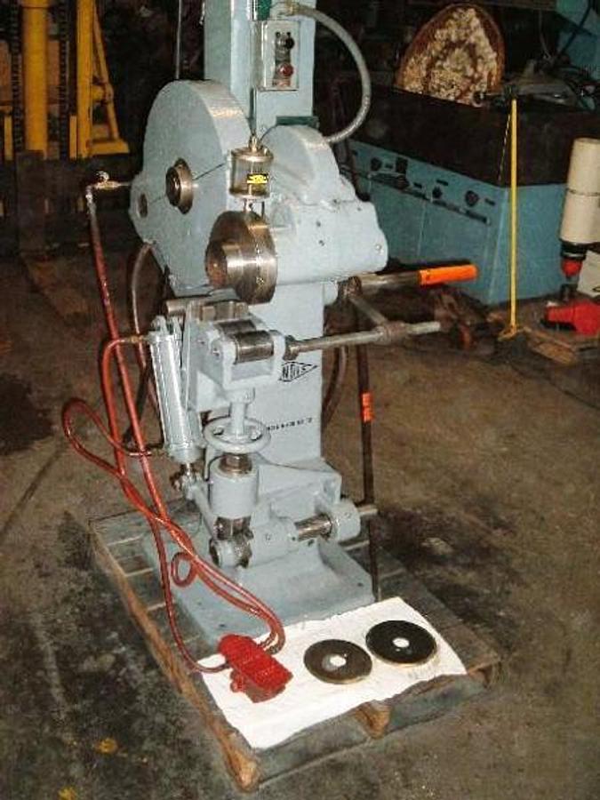 Used Landis, pneu.rotary blade cut off, work stop, 5HP hi eff, 3 ea.blades, air filter, oiler
