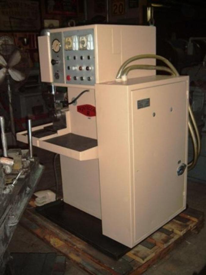Used Hegenscheidt #7489, vertical centerless roller finishing machine, IUP