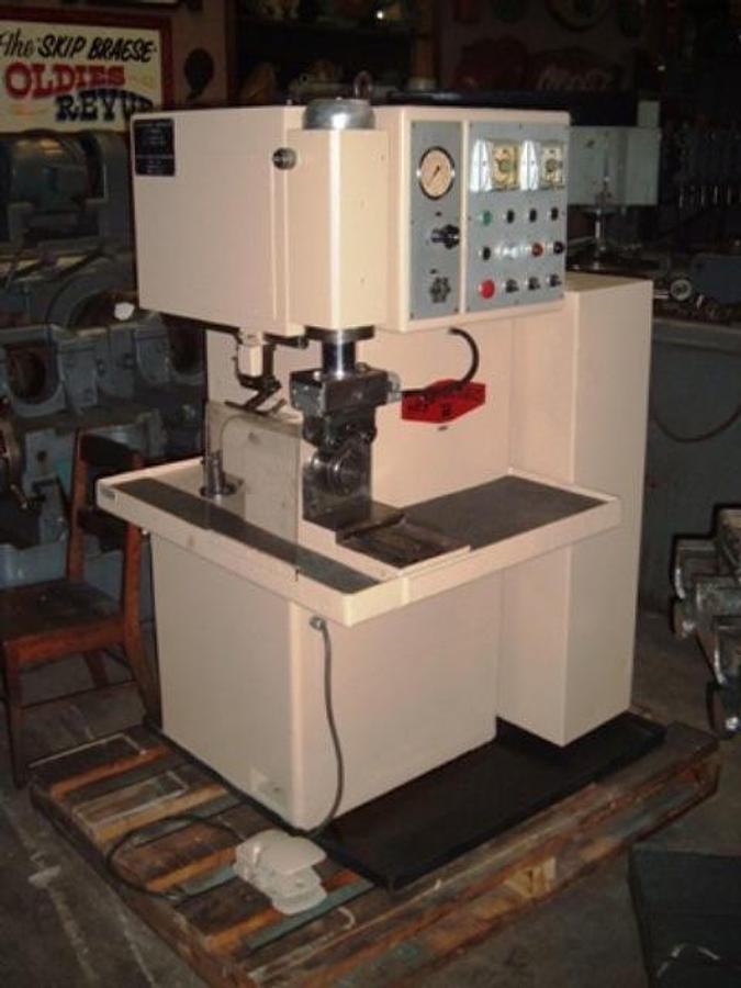 Used Hegenscheidt #7489, vertical centerless roller finishing machine, IUP
