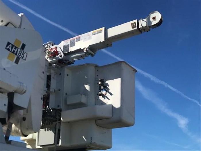 Used 2008 International 5600i 6x6 85ft Bucket Truck - C33470