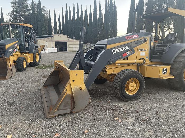 Used John Deere 210LJ