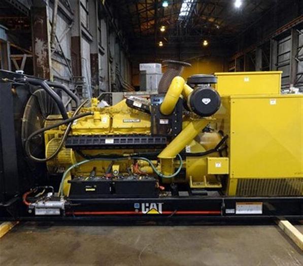 Used 2001 Caterpillar 500 kw Genset