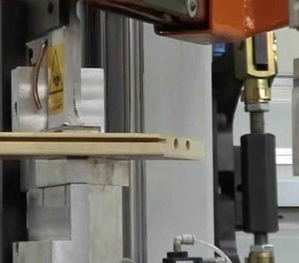 Usato Troncatrice Foratrice verticale ELME