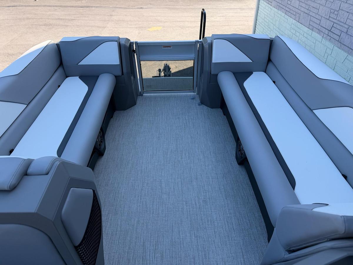 2027 AVALON 2585 VENTURE 85 QUAD LOUNGER
