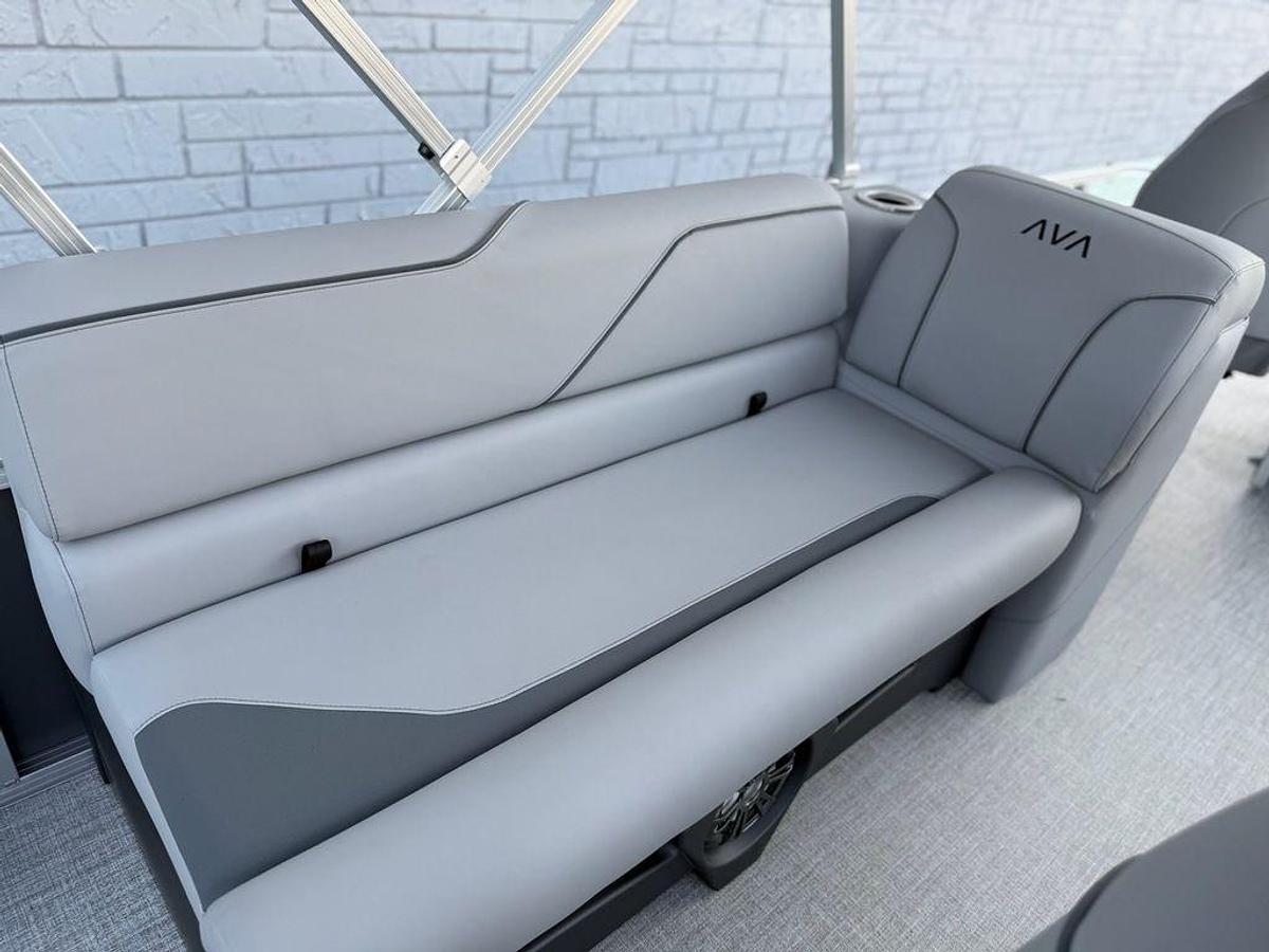 2026 Avalon 2385 Venture 85 Center Fish