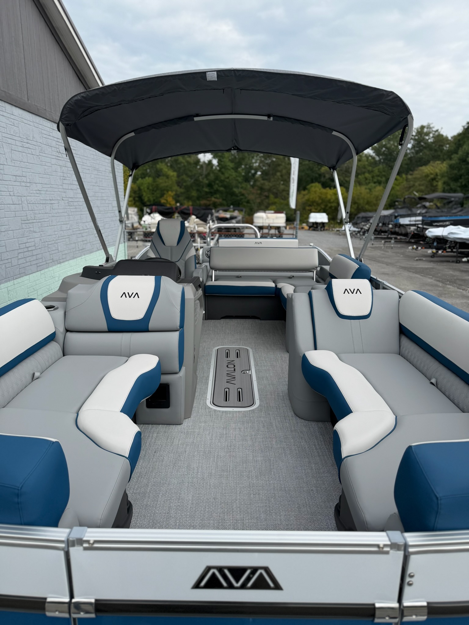 Used 2027 AVALON 2385 CATALINA VRL