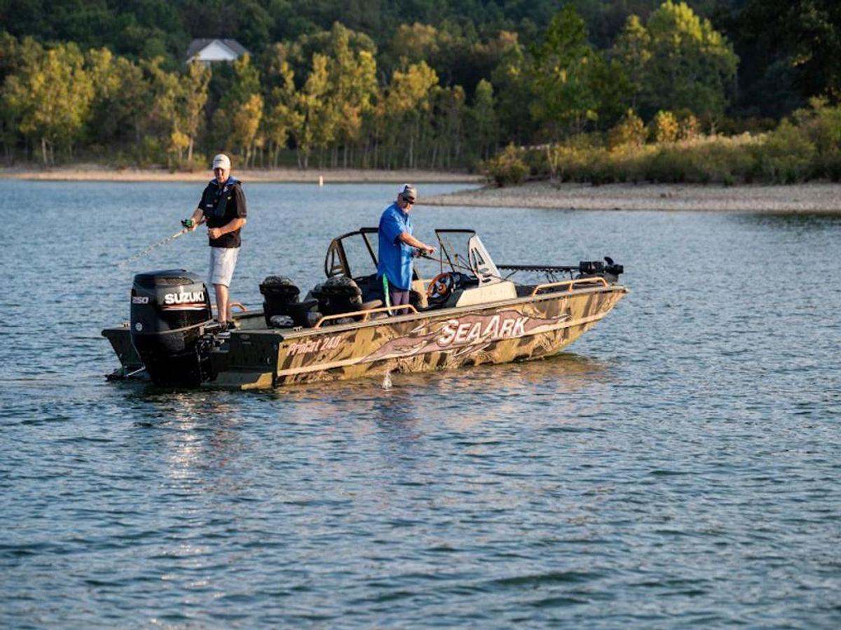 2025 SeaArk ProCat 240 Base