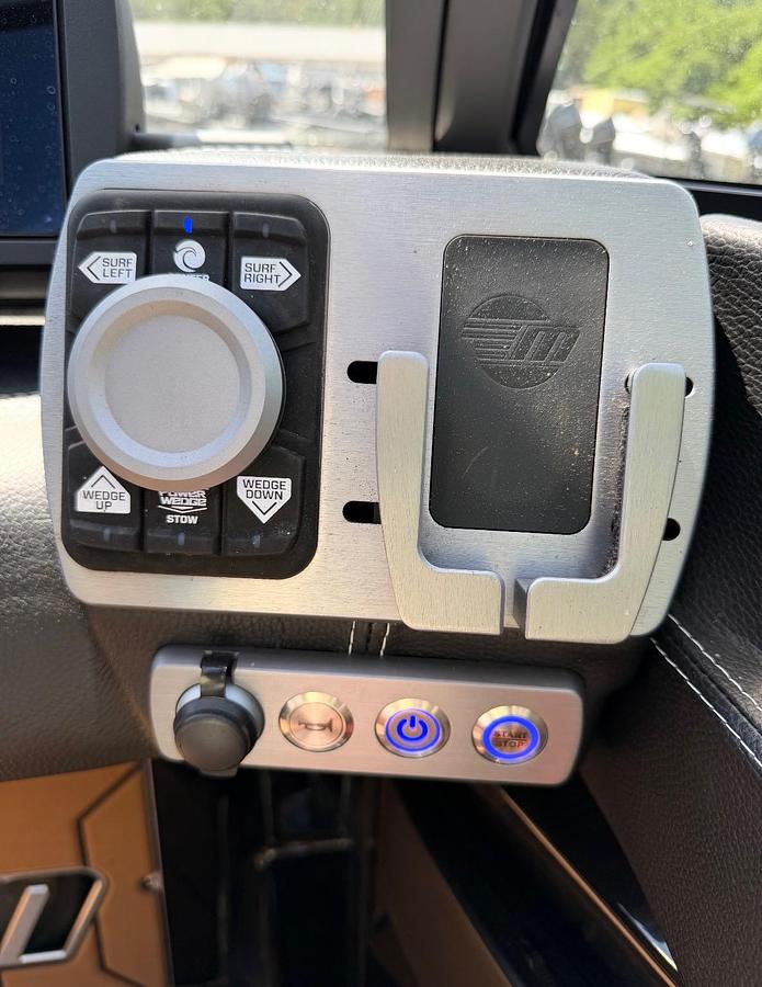 Used 2020 Malibu Wakesetter 23LSV