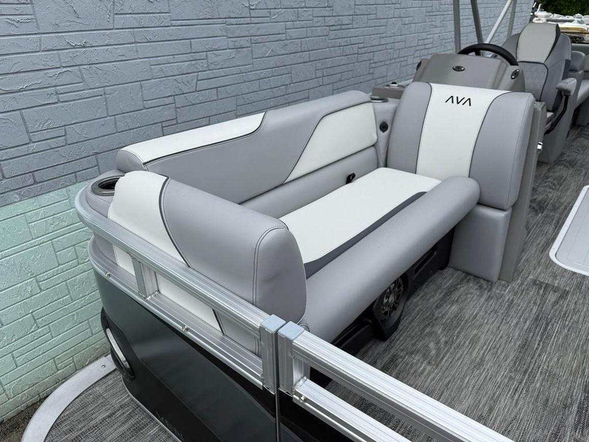 2025 Avalon Venture Quad Lounger 2180