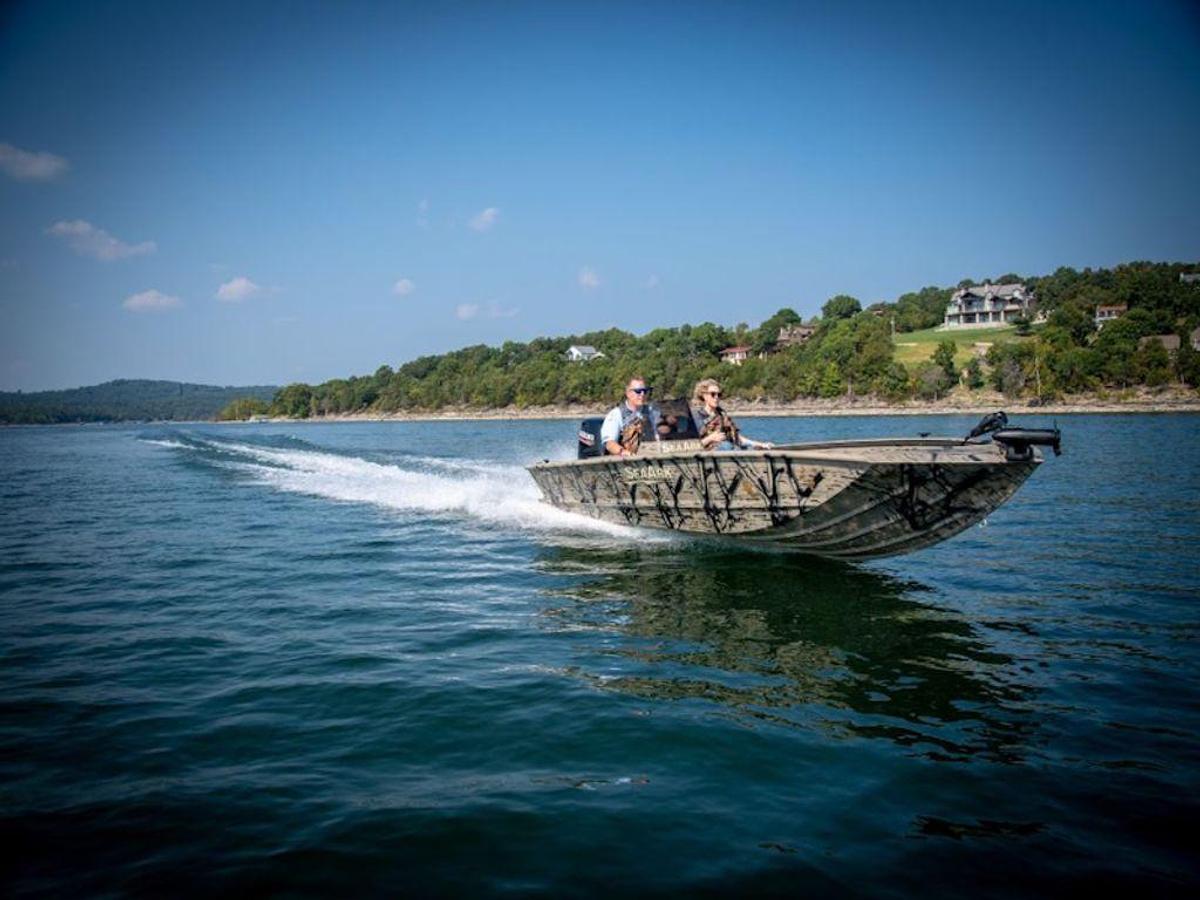 2025 SeaArk Shadow 19 v Side Console