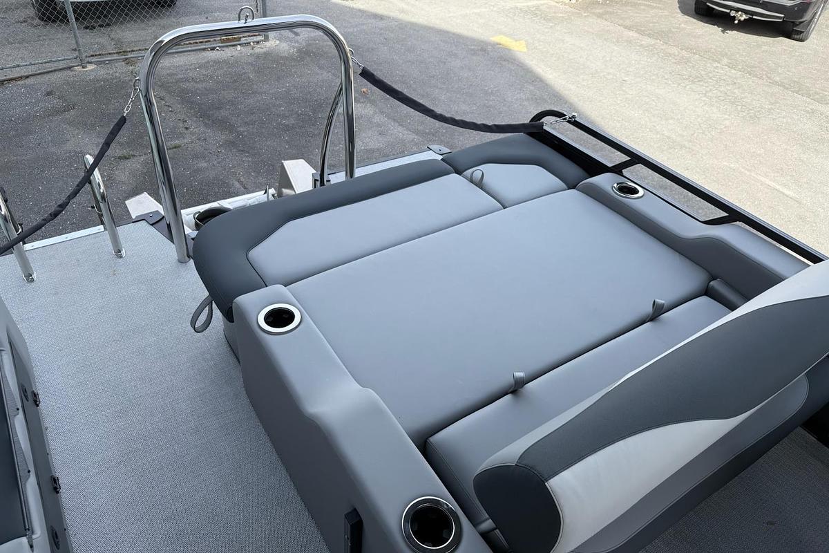 2026 Avalon 2385 LSZ Entertainer