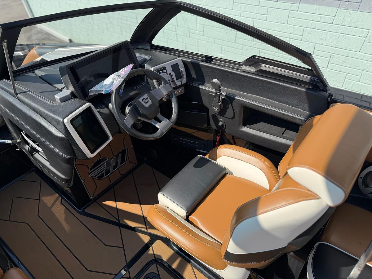 Used 2020 Malibu Wakesetter 23LSV