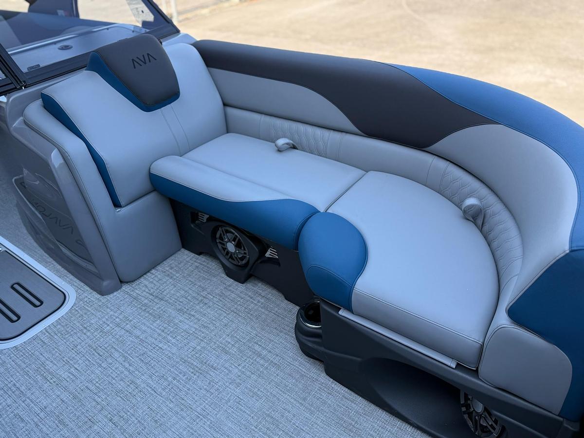 2026 AVALON 2385 LSZ VRB WINDSHIELD