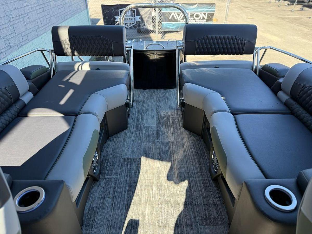 2026 Avalon 2385 Catalina QLS Windshield