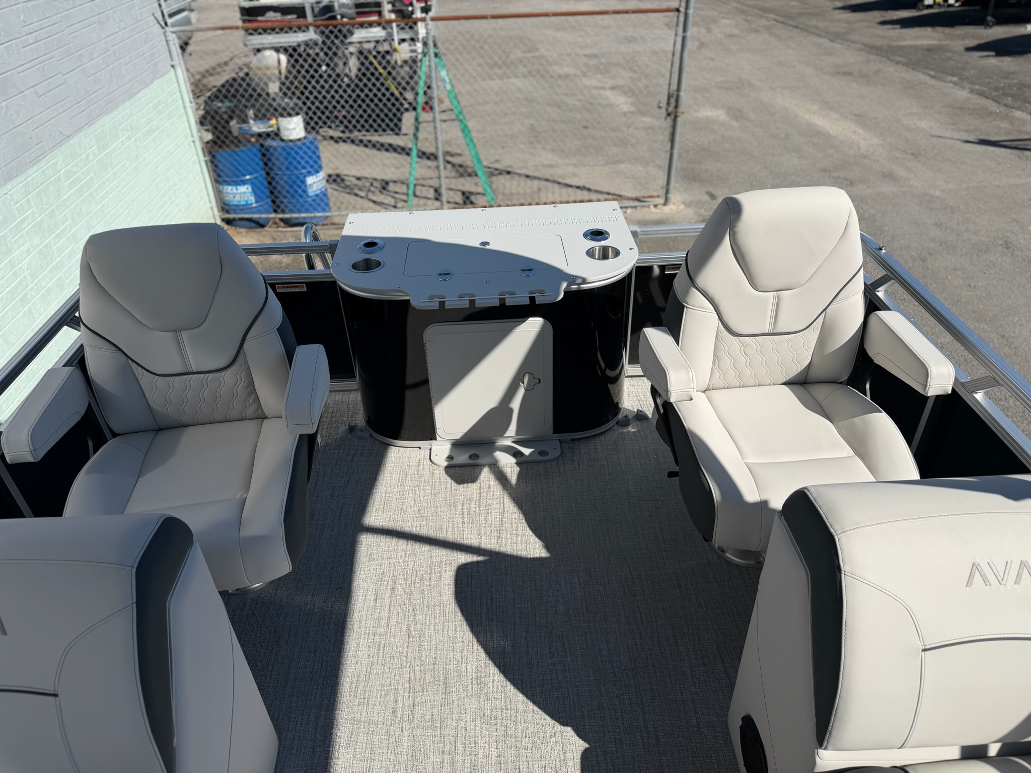 2027 AVALON 2385 VENTURE 85 CENTER FISH
