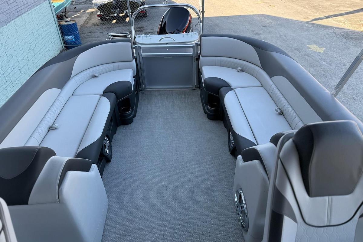 Used 2024 Avalon LSZ Quad Lounge - 25'