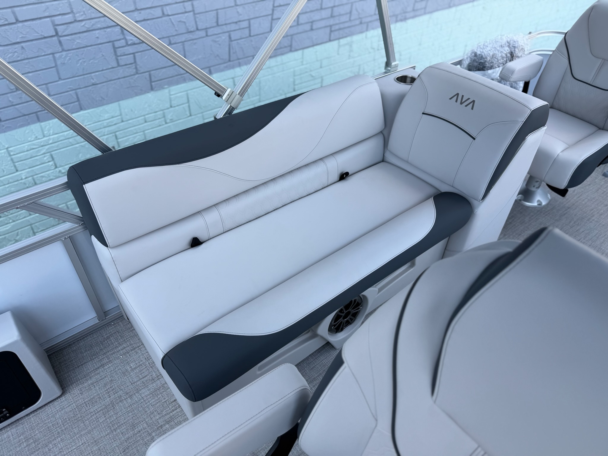 2027 AVALON 2385 VENTURE 85 CENTER FISH