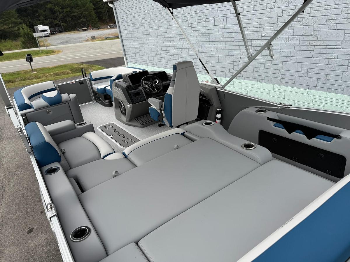 Used 2027 AVALON 2385 CATALINA VRL