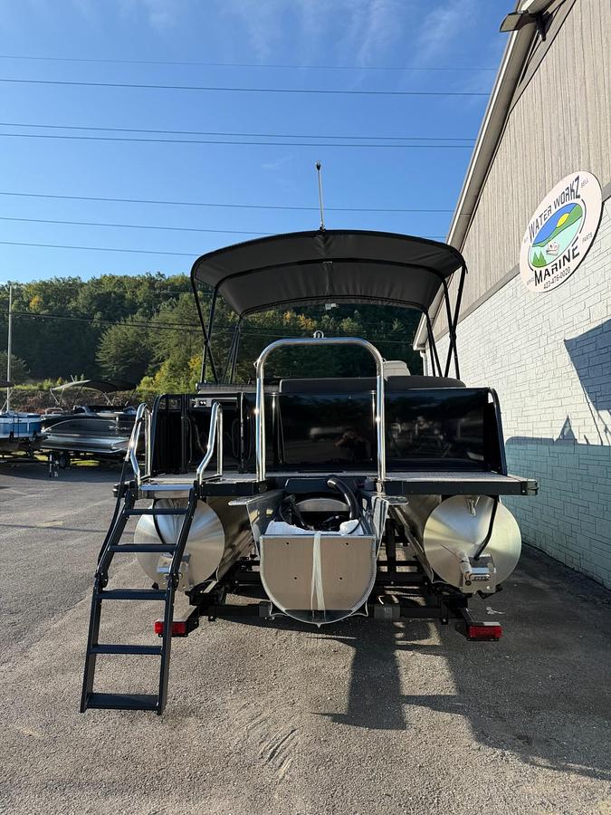 2027 AVALON 2385 LSZ ELITE WINDSHIELD