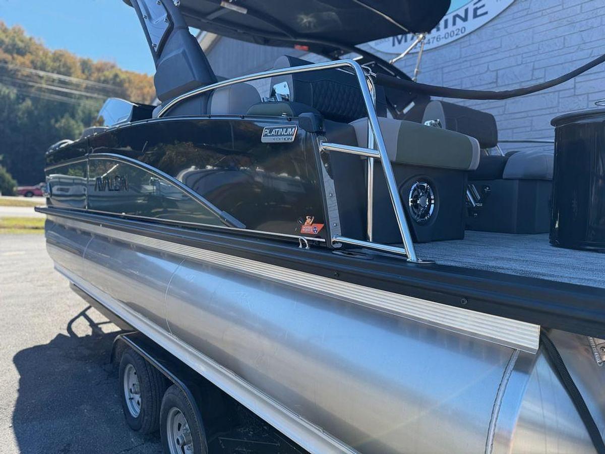 2026 Avalon 2385 Catalina QLS Windshield