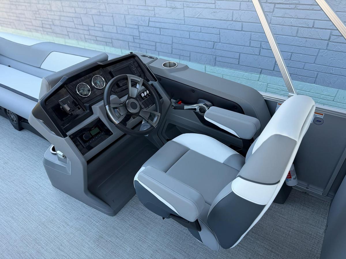 2027 AVALON 2585 VENTURE 85 QUAD LOUNGER