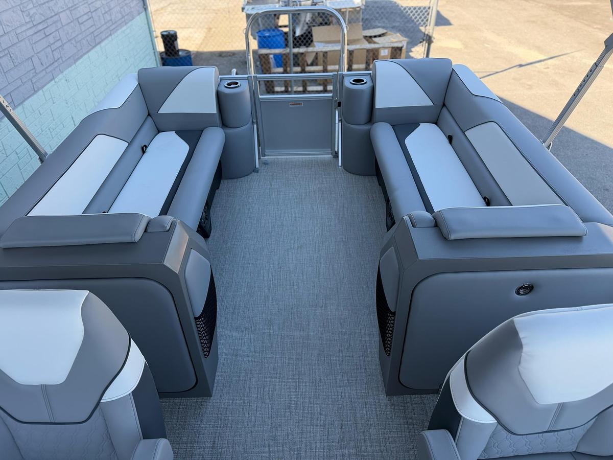 2027 AVALON 2585 VENTURE 85 QUAD LOUNGER