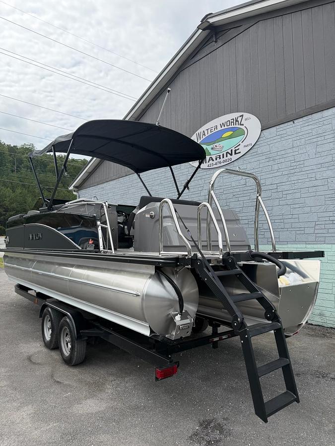 2027 AVALON CATALINA 2585 ELITE WINDSHIELD