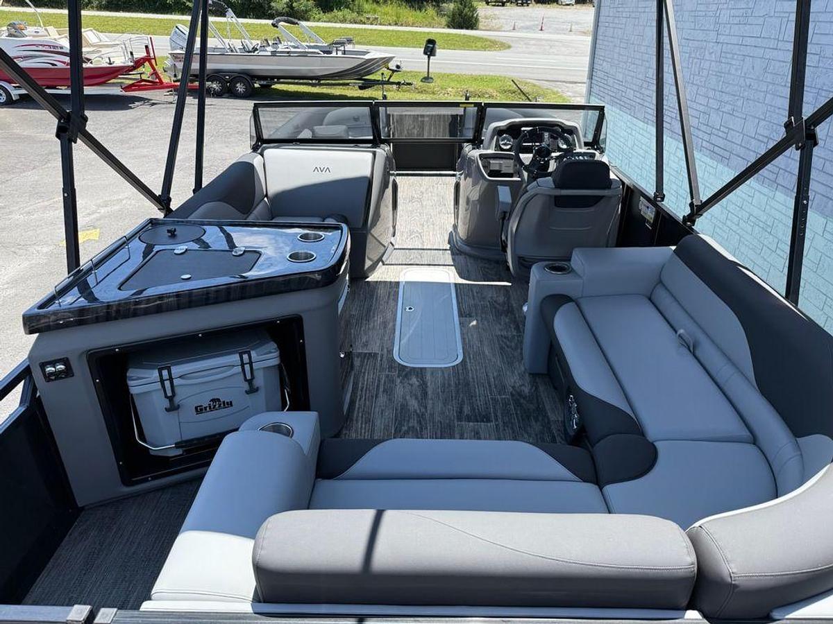 2025 Avalon 2385 LSZ Elite Windshield