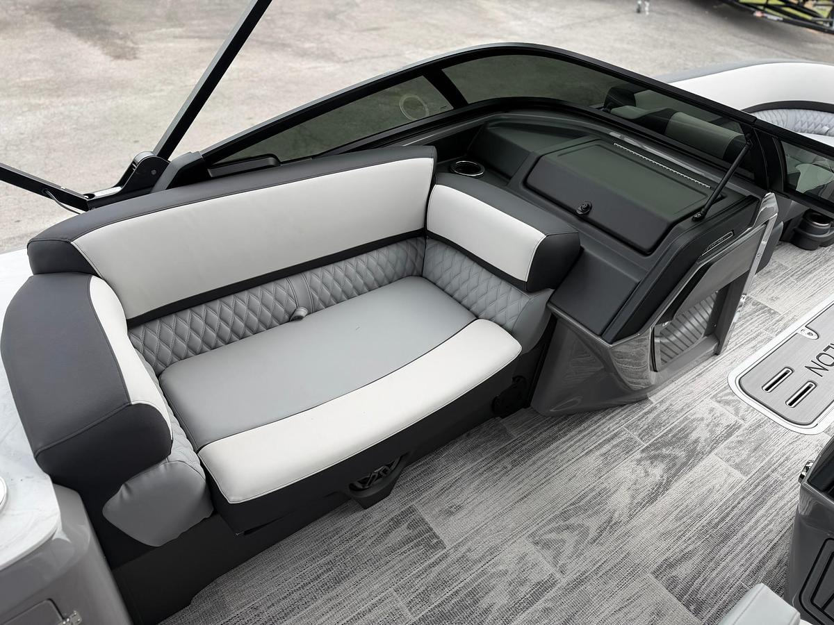 2027 AVALON CATALINA 2585 ELITE WINDSHIELD