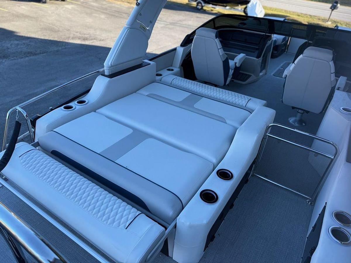 2026 Avalon 2585 Excalibur LTD Flex Windshield