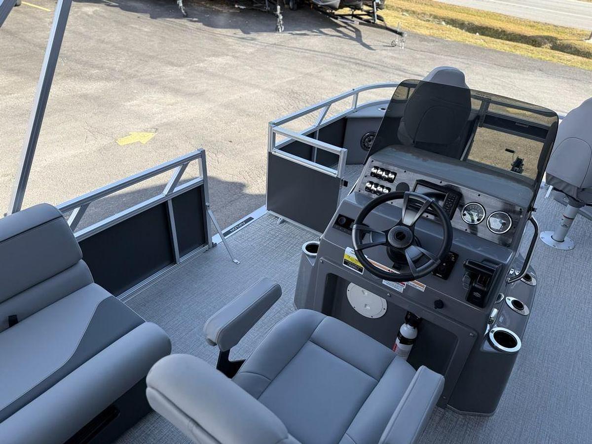 2026 Avalon 2385 Venture 85 Center Fish