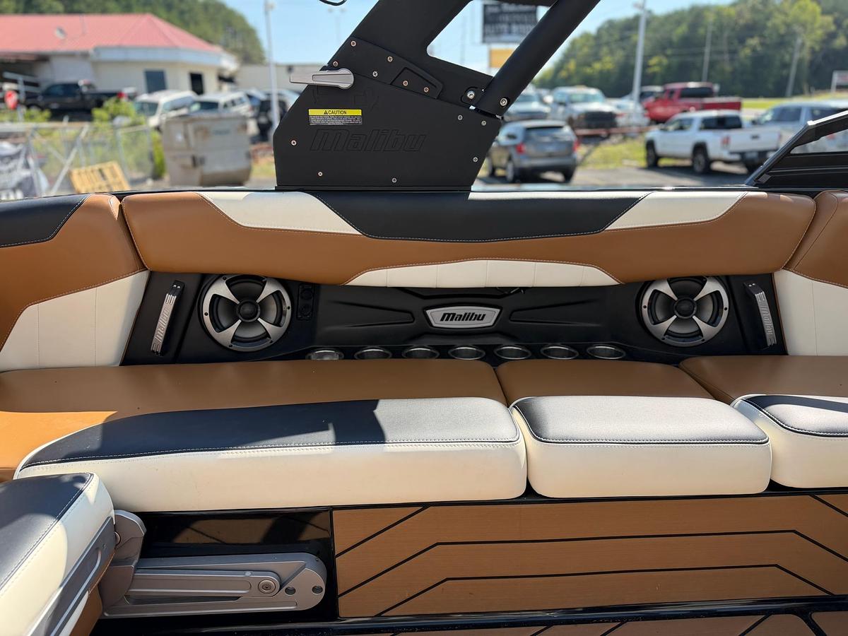 Used 2020 Malibu Wakesetter 23LSV