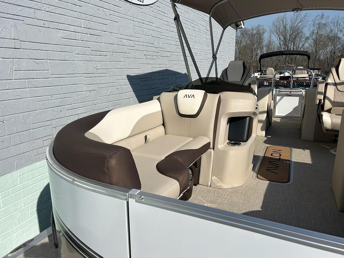 2025 Avalon 2385 LSZ Rear Lounger