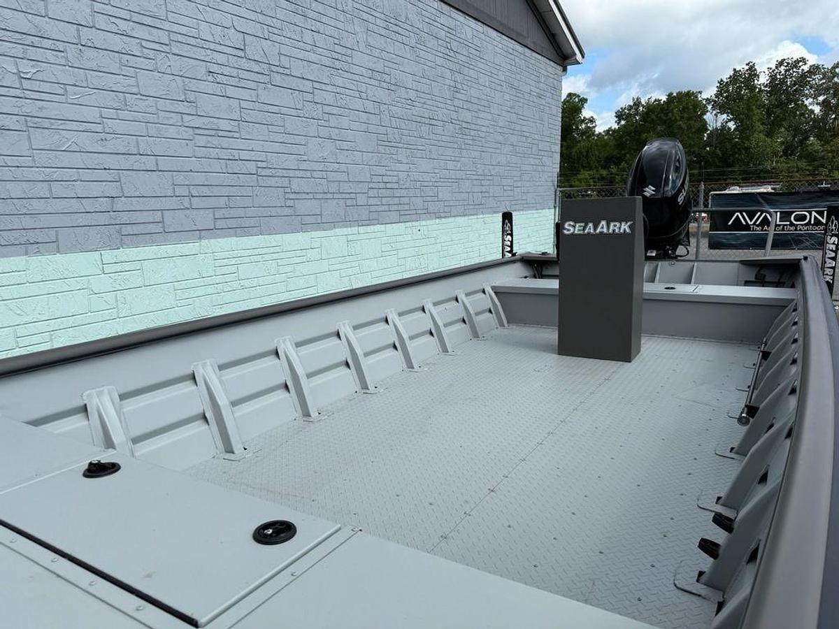 2025 SeaArk 2472 Workhorse 240