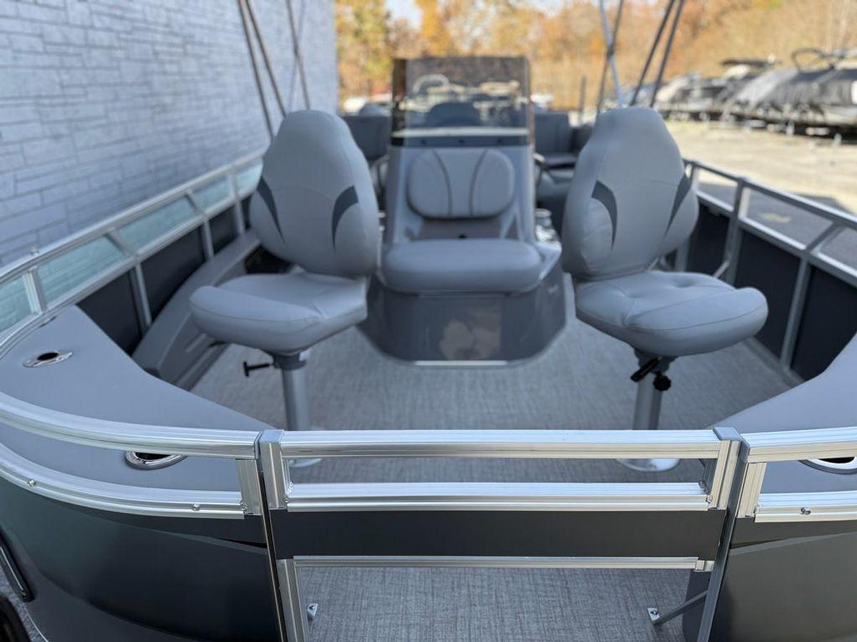 2026 Avalon 2385 Venture 85 Center Fish