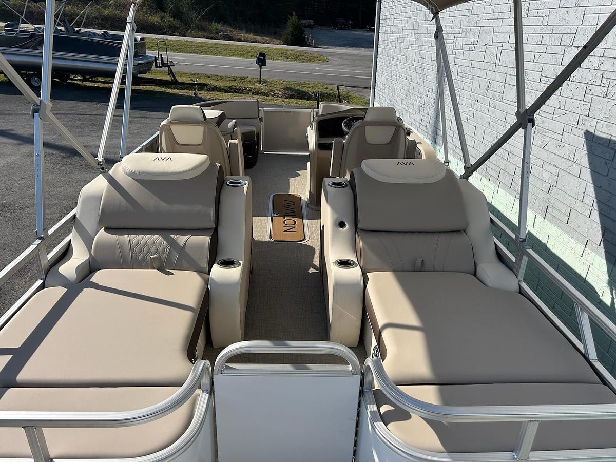 2025 Avalon 2385 LSZ Rear Lounger