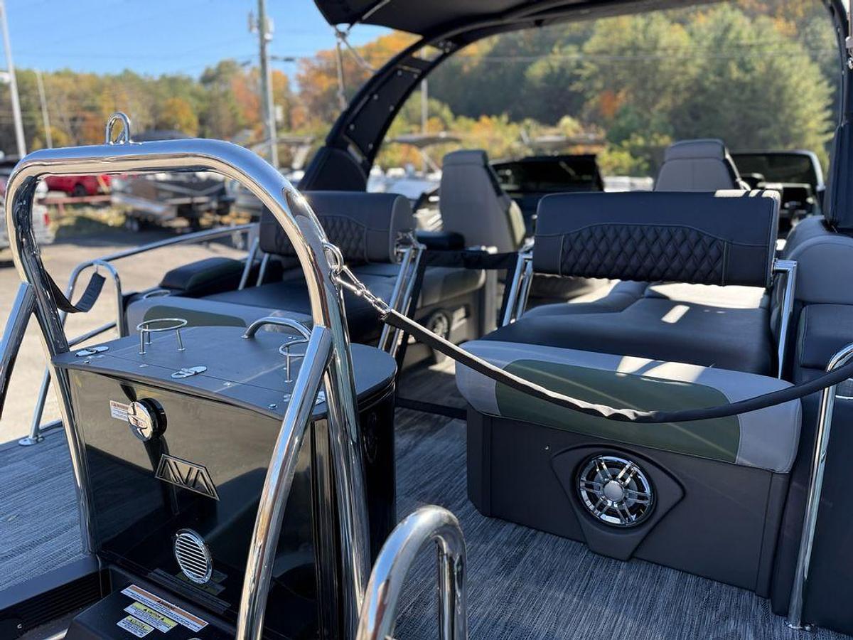 2026 Avalon 2385 Catalina QLS Windshield