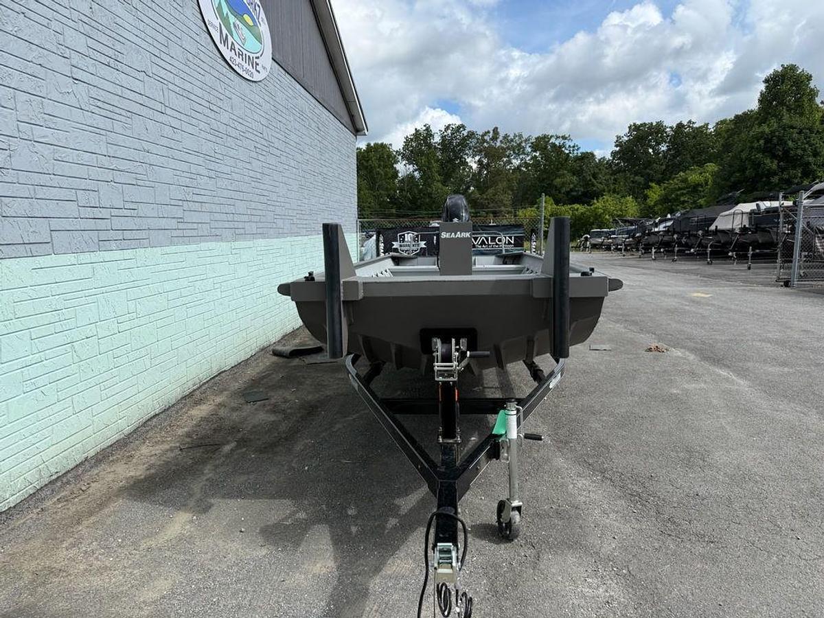 2025 SeaArk 2472 Workhorse 240