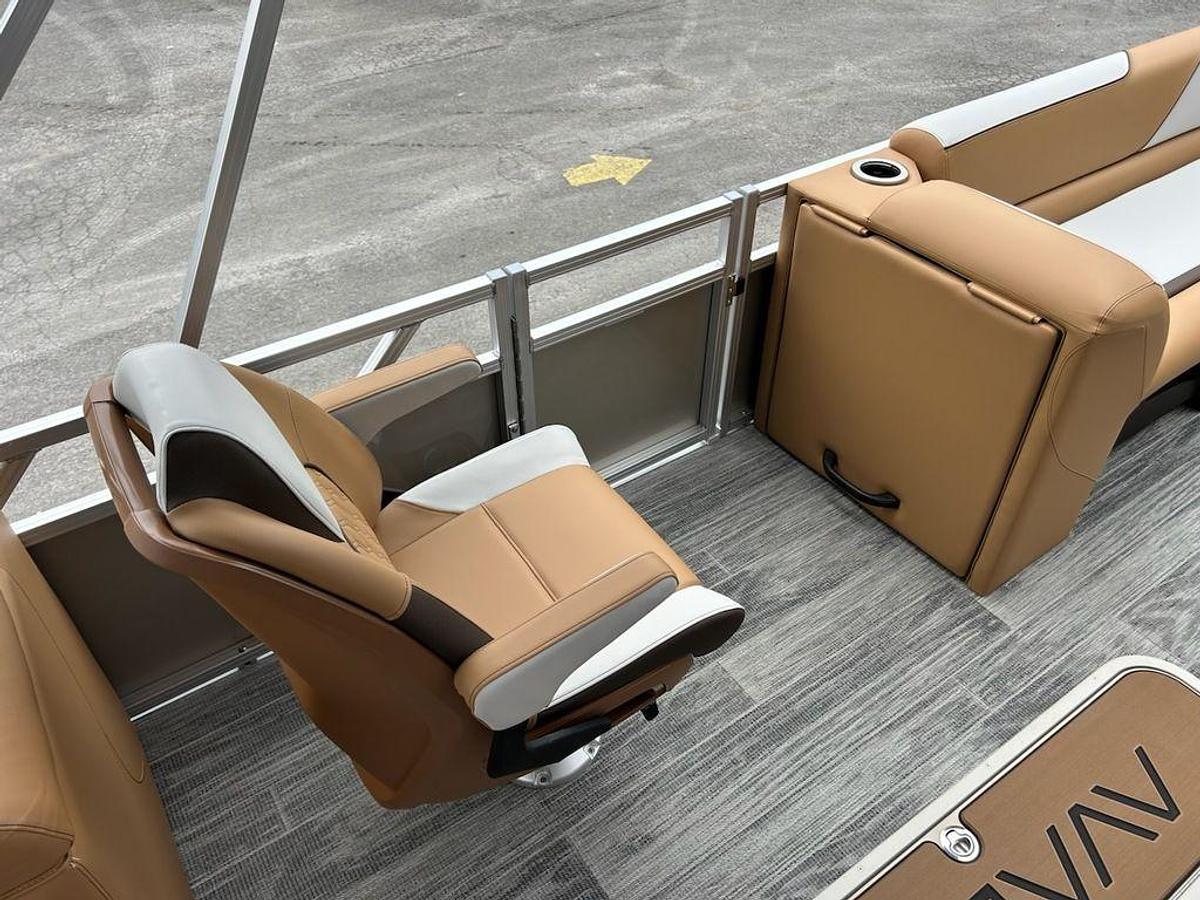 2025 Avalon Venture 2380 Quad Lounger