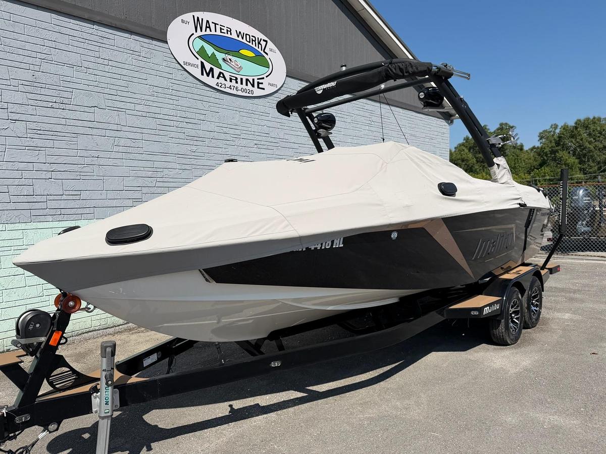 Used 2020 Malibu Wakesetter 23LSV