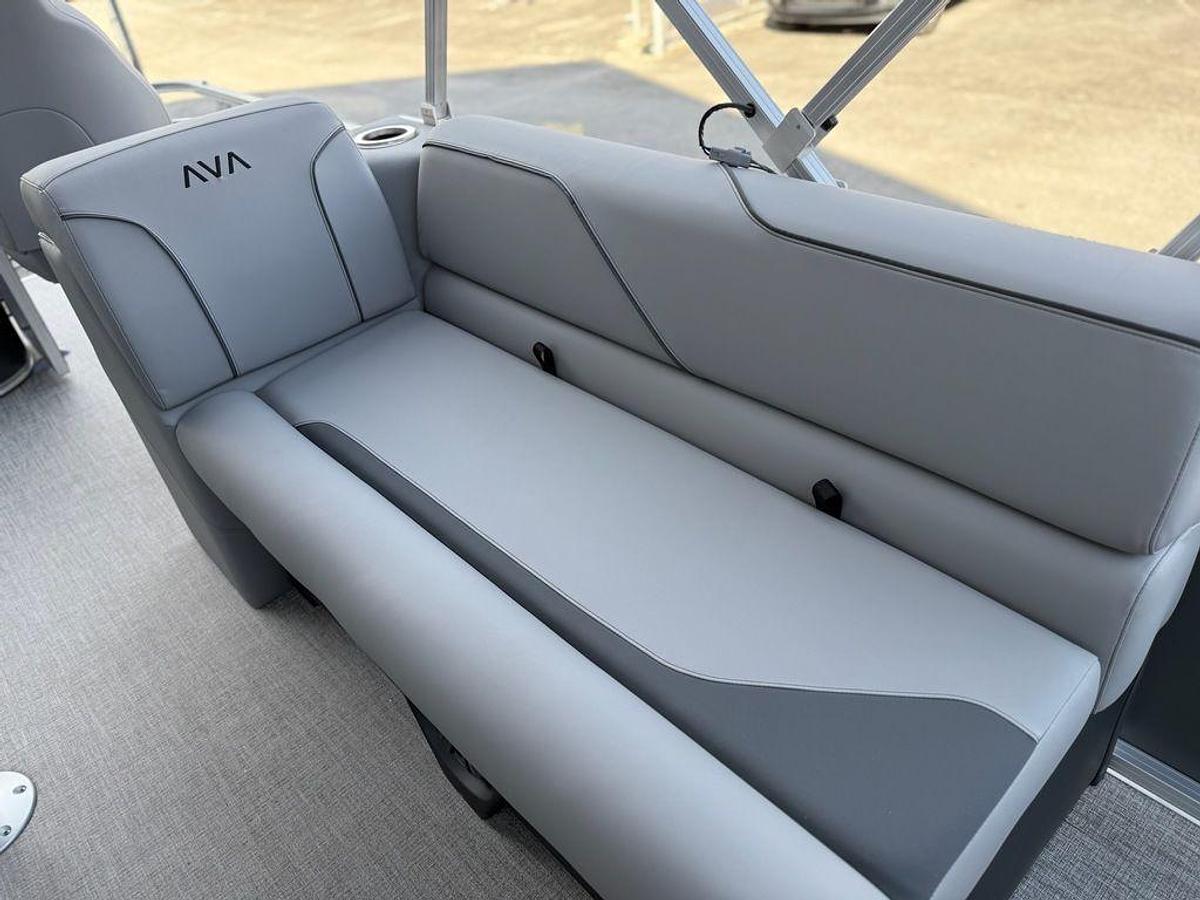 2026 Avalon 2385 Venture 85 Center Fish