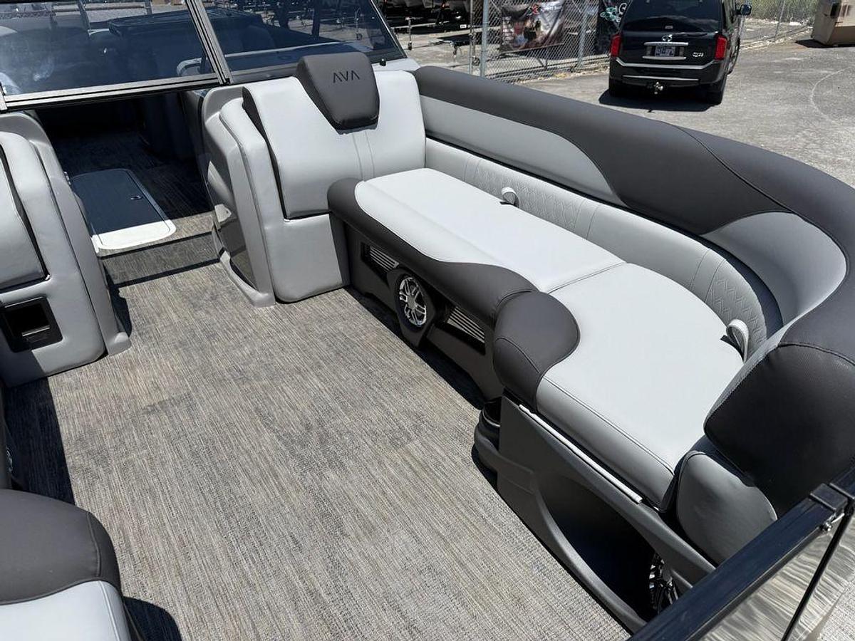 2025 Avalon 2385 LSZ Elite Windshield