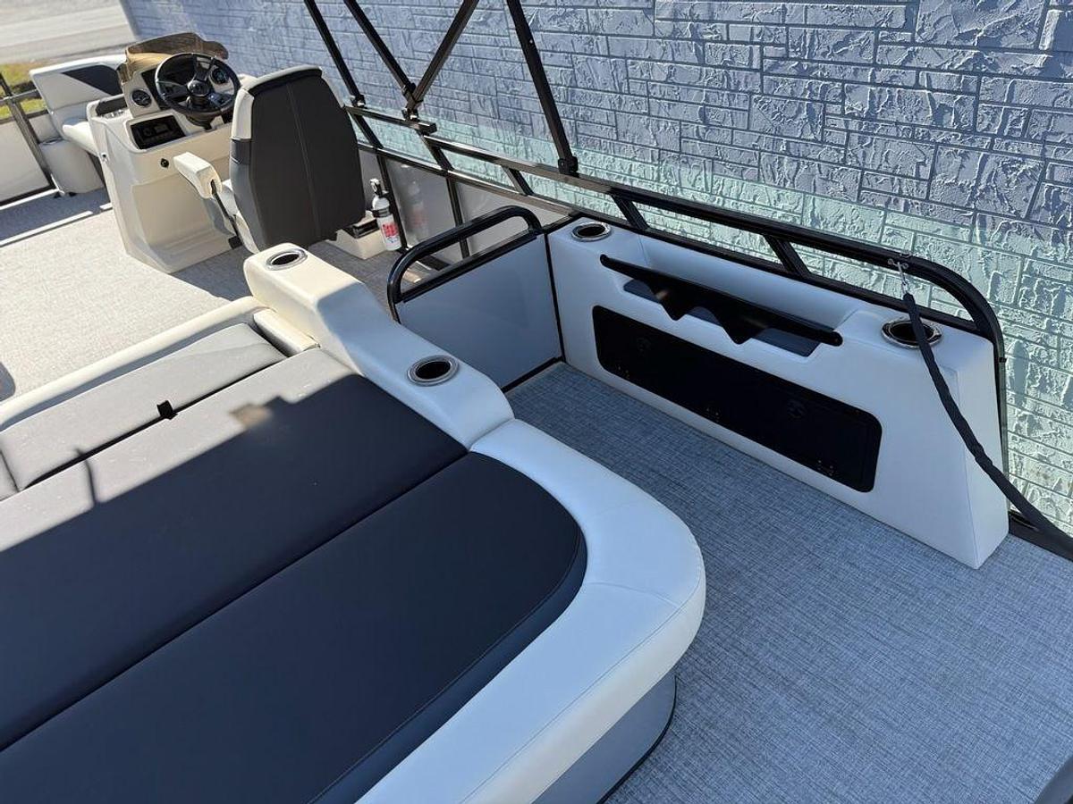 2026 Avalon Venture 85 VRB