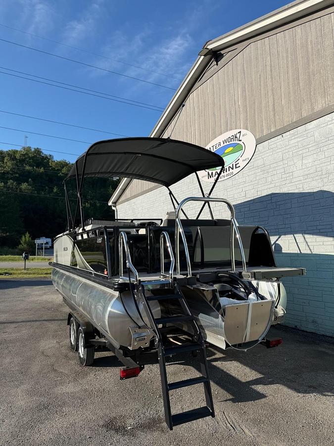 2027 AVALON 2385 LSZ ELITE WINDSHIELD