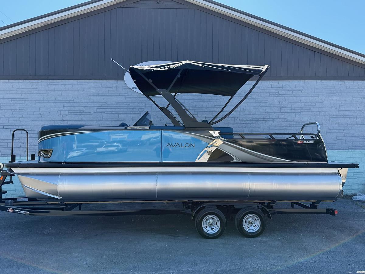 2026 AVALON 2385 LSZ VRB WINDSHIELD